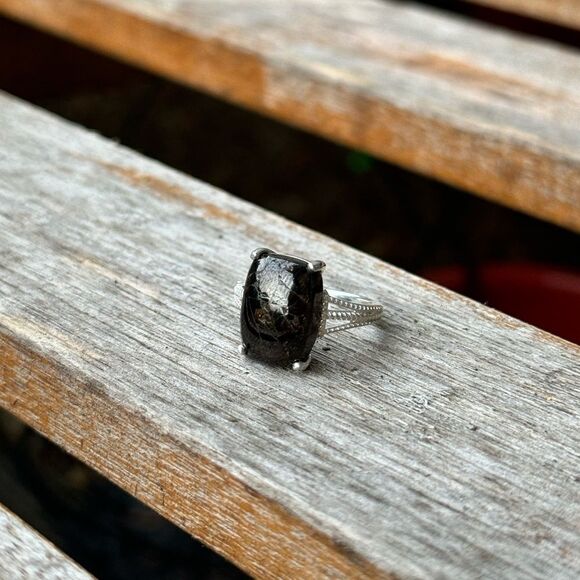 New in box! Shungite Matrix Stone Ring in Silver Size 6 - Picture 7 of 8
